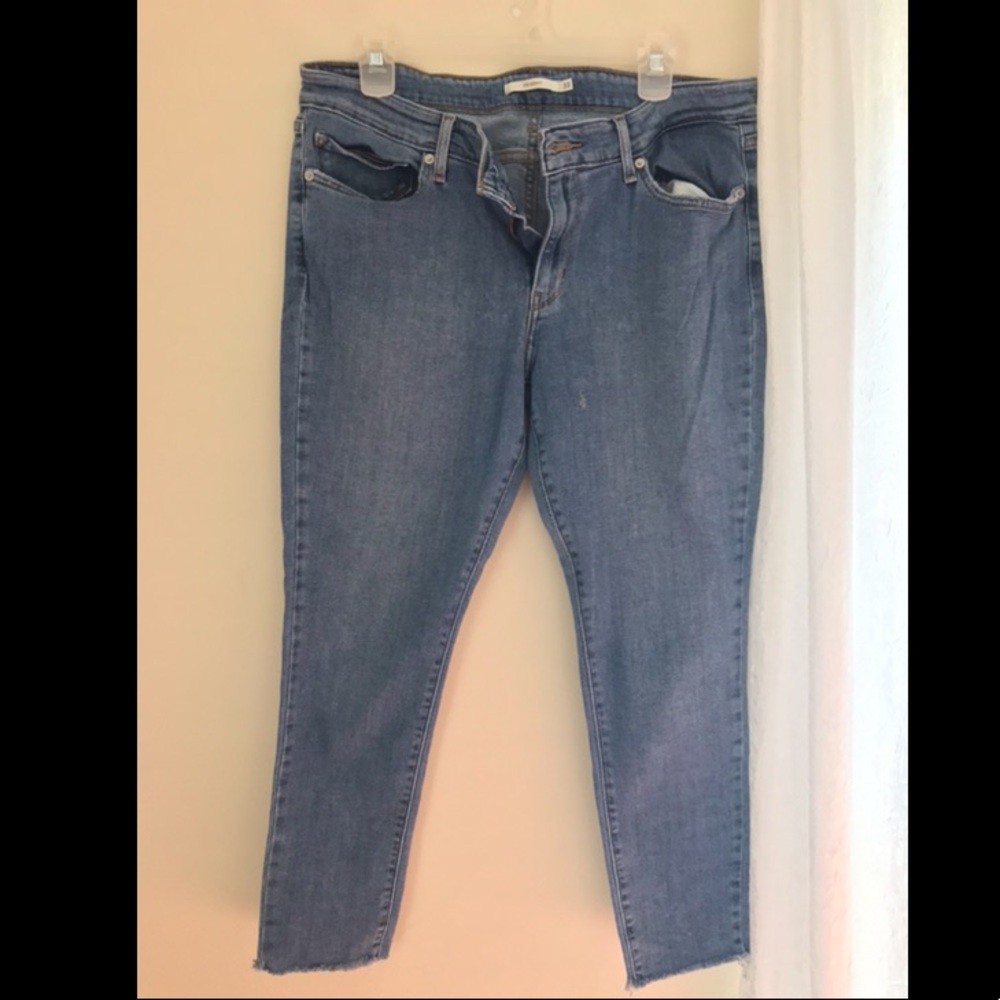 Raw Hem Levi’s 711 Skinny